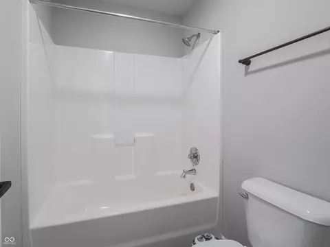 Bath - 5619 Beale St, Plainfield, IN 46168 photo 7 of 7
