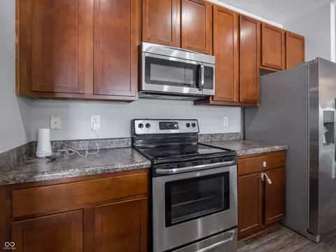 Kitchen - 5619 Beale St, Plainfield, IN 46168 photo 5 of 7
