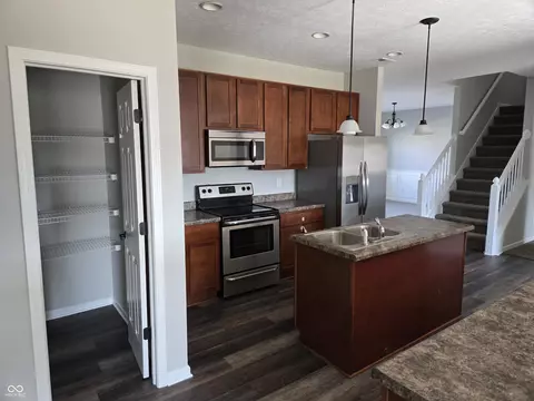 Kitchen - 5619 Beale St, Plainfield, IN 46168 photo 3 of 7