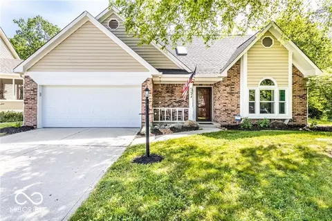 55 Palomino Ct, Zionsville, IN 46077