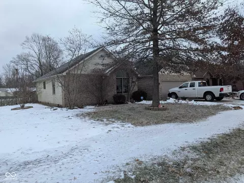 8280 Crimson Ct, Terre Haute, IN 47802