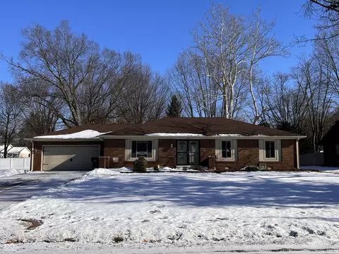 721 Leisure Ln, Greenwood, IN 46142