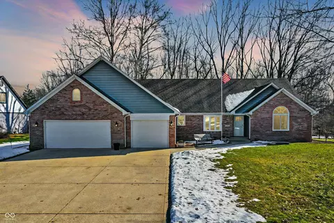 7089 Hidden Valley Dr, Plainfield, IN 46168