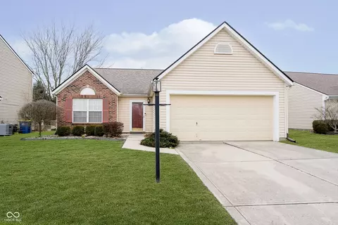 12243 Carriage Stone Dr, Fishers, IN 46037