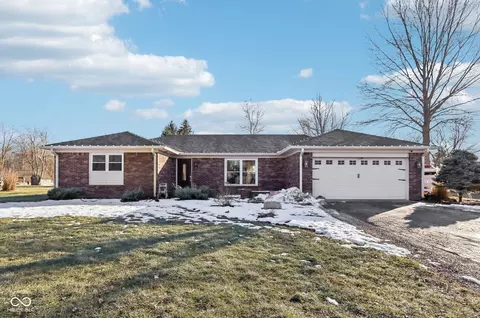 4817 W Quail Run Dr W, New Palestine, IN 46163