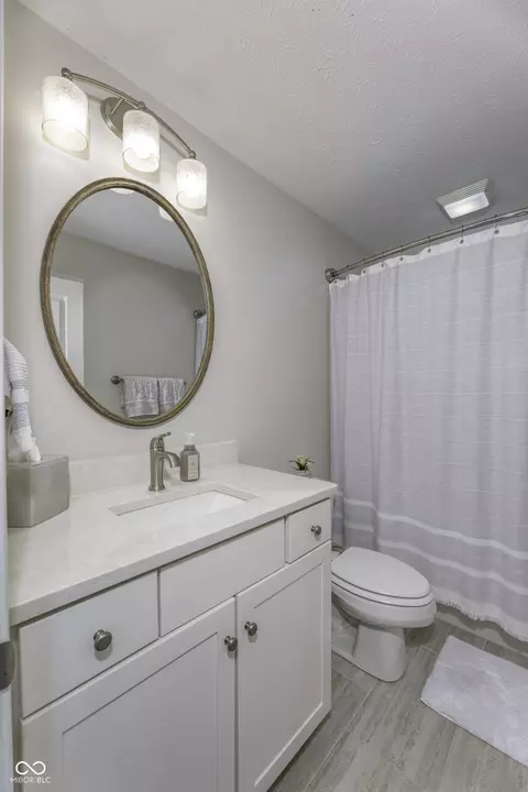 Bath - 13643 E 131st St #4B, Fishers, IN 46037 photo 3 of 4