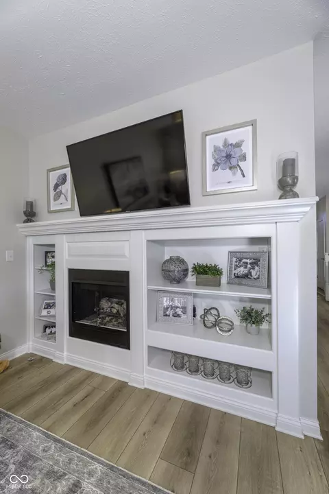 Living - 13643 E 131st St #4B, Fishers, IN 46037 photo 2 of 3