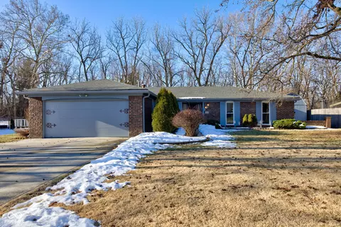 708 Woodcreek Ct, Greenwood, IN 46142