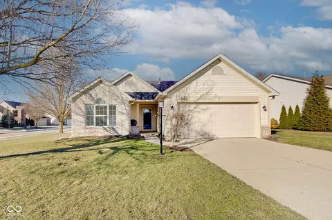 5872 Lost Oaks Dr, Carmel, IN 46033