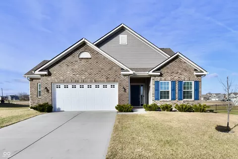 2230 Shadow Trace Way, Greenwood, IN 46143
