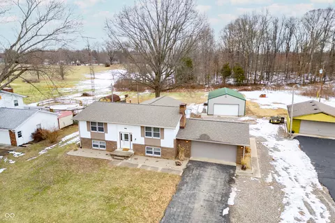671 Knollwood Dr, Columbus, IN 47203