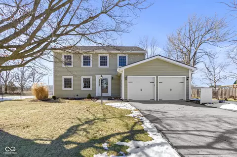 934 Farmview Ln, Carmel, IN 46032