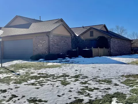 131 E Ravenswood Dr #18-D, Anderson, IN 46012