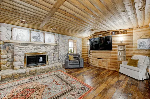 Living - 9600 N 500 E, Pendleton, IN 46064 photo 1 of 5