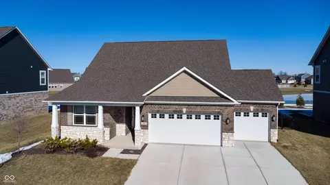 944 Richelle Way, Greenwood, IN 46143
