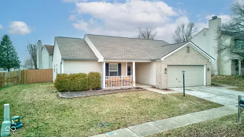 6465 Blakeview Dr, Indianapolis, IN 46235