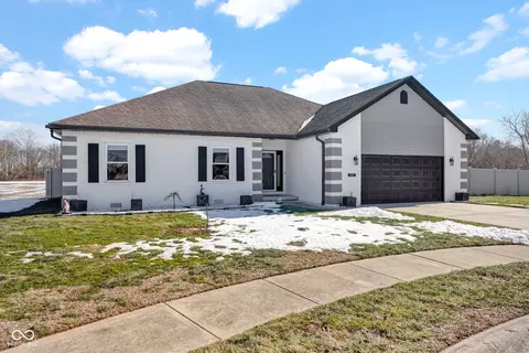 3371 Clairmont Ct, Columbus, IN 47203