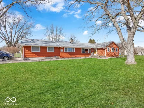 417 Tailholt Ln, Shelbyville, IN 46176