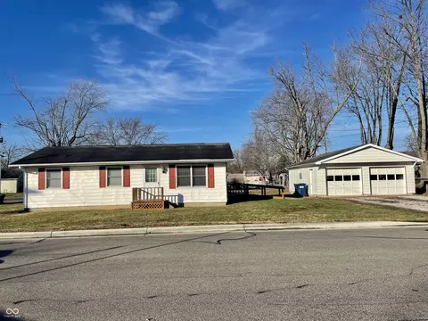 1061 Avenue C St, Greencastle, IN 46135