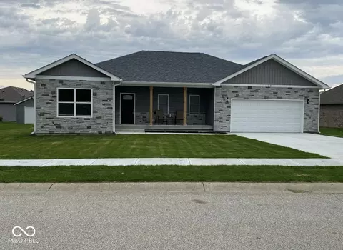 20 Lancaster Ct, Trafalgar, IN 46181