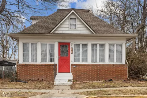 202 W Wiley St, Greenwood, IN 46142