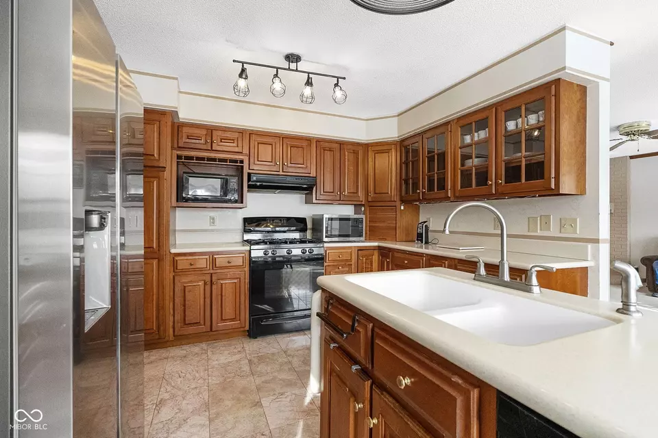 Kitchen - 5696 S Ernest St, Terre Haute, IN 47802 photo 4 of 5