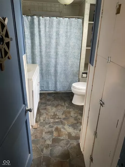 Bath - 304 E Vine St, Mitchell, IN 47446 photo 2 of 2