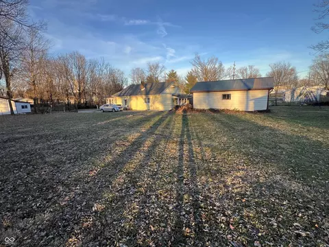 Exterior - 304 E Vine St, Mitchell, IN 47446 photo 6 of 9