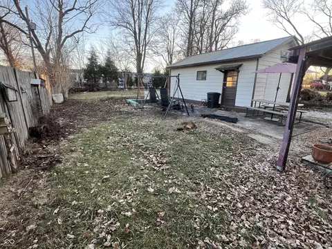 Exterior - 304 E Vine St, Mitchell, IN 47446 photo 7 of 9