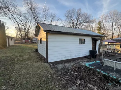 Exterior - 304 E Vine St, Mitchell, IN 47446 photo 8 of 9