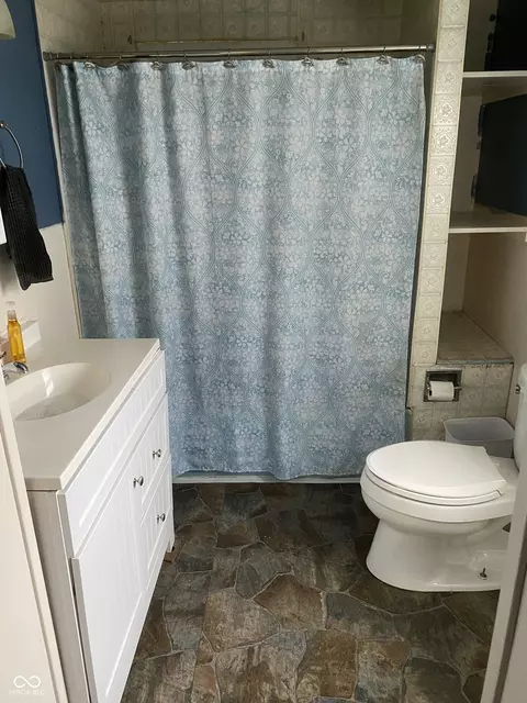 Bath - 304 E Vine St, Mitchell, IN 47446 photo 1 of 2
