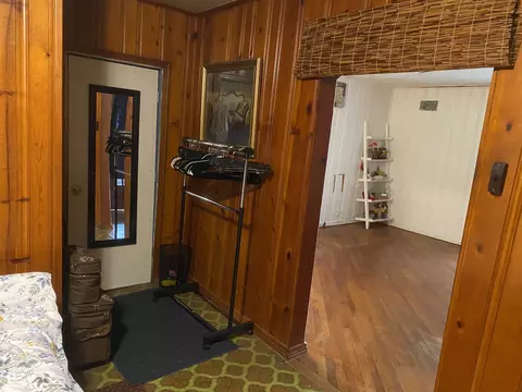 Entry Way - 304 E Vine St, Mitchell, IN 47446 photo 1 of 2