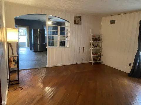 Living - 304 E Vine St, Mitchell, IN 47446 photo 1 of 2