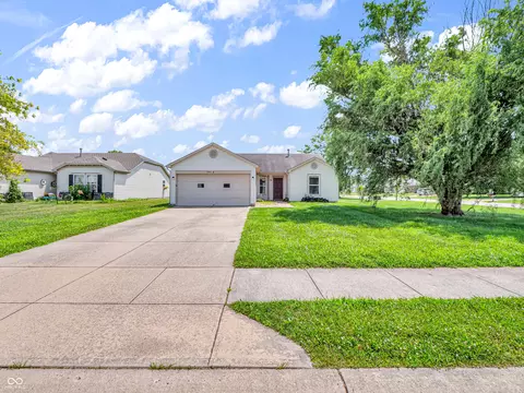1903 Breakwater Dr, Greenfield, IN 46140