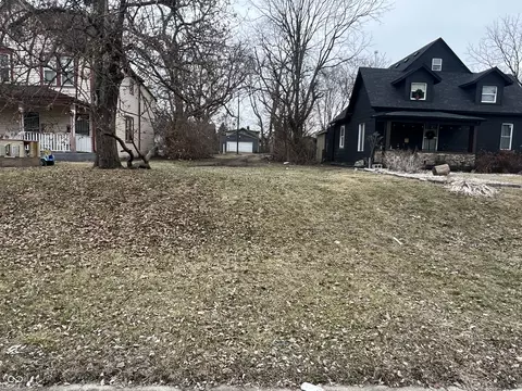 2710 Boulevard Pl, Indianapolis, IN 46208