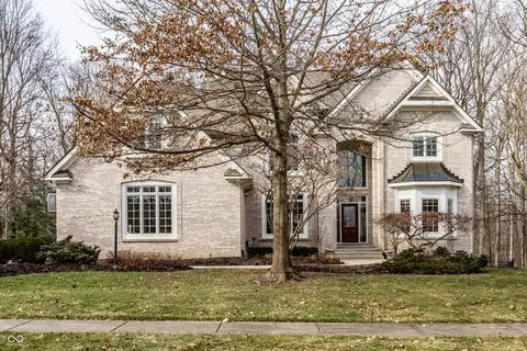 3988 Oakleaf Dr, Zionsville, IN 46077