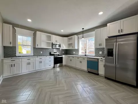 400 W Sherman St, Windfall, IN 46076