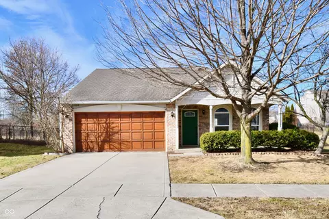 6304 Pickwick Ct, Zionsville, IN 46077