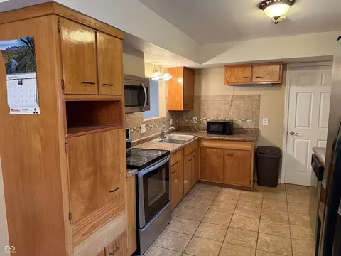 Kitchen - 6713 E State Road 36, Mooreland, IN 47360 photo 2 of 2
