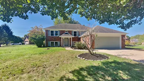 566 Lacy Cir, Greenwood, IN 46142