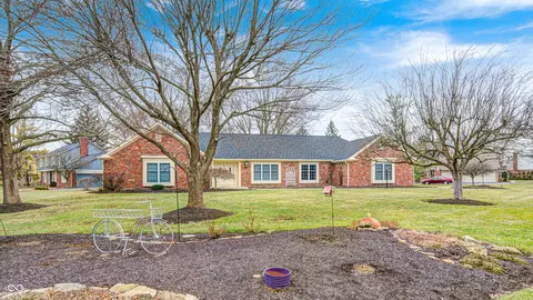 295 Camden Dr, Zionsville, IN 46077