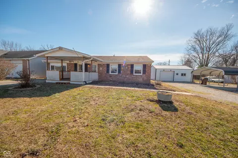 4753 Sugar St, Clifford, IN 47226