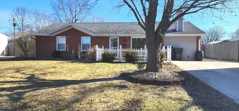 831 Middle Dr, Whiteland, IN 46184