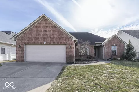 4349 W Summerhaven Dr, New Palestine, IN 46163
