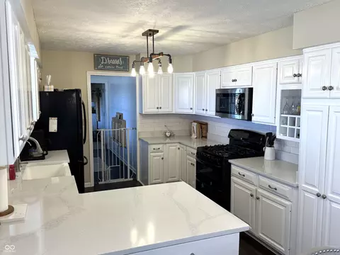 Kitchen - 540 N 800 E, Wingate, IN 47994 photo 2 of 5