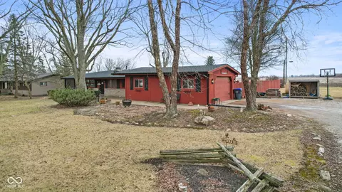 667 W Antioch Rd, Frankfort, IN 46041