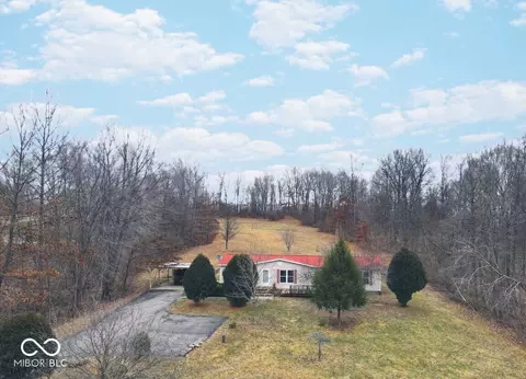 9158 E Dogwood Rd, Bloomfield, IN 47424