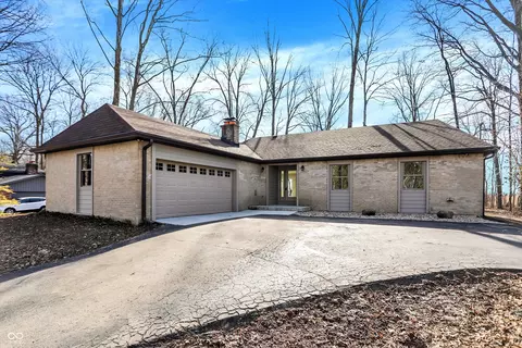 6775 W Woodcrest Dr, Greenfield, IN 46140