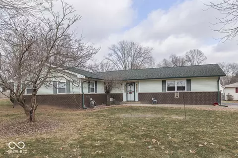 4758 Runyon Lake Dr, Greenwood, IN 46143