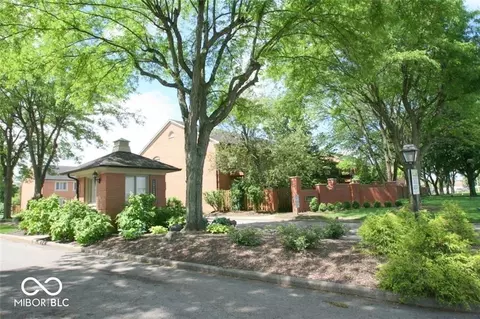 8501 Canterbury Sq E, Indianapolis, IN 46260